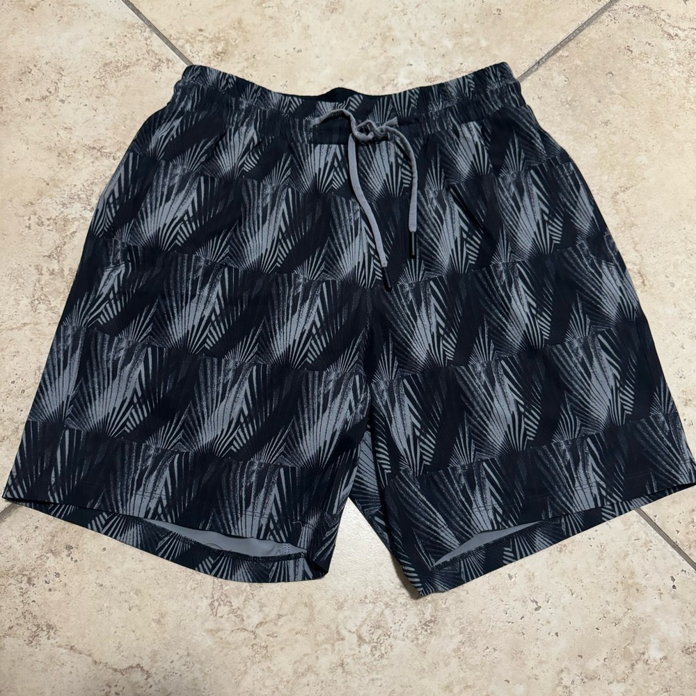 Lululemon Lined Men’s 7” inseam Black Shorts